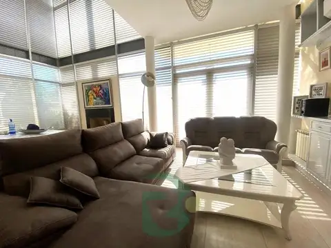 Casa 8 ambientes con 7 baños