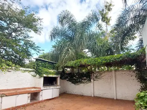 Casa en Alquiler con 1 cochera