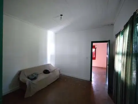 CASA EN CASEROS A REFACCIONAR OPORTUNIDAD.