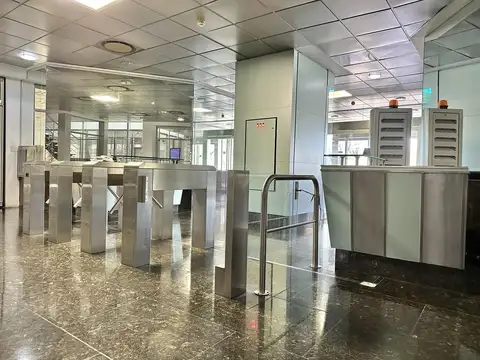 IMPORTANTE PISO DE OFICINAS EN MODERNO EDIFICIO A MTS. DE AU. PANAMERICANA, EN MARTINEZ.