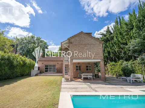 Casa 4 ambientes con 2 baños