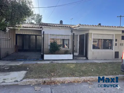 Casa tipo PH al frente, 3 ambientes a metros de Avenida Amoedo