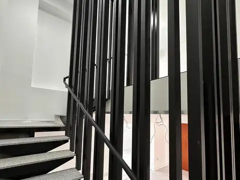 Oficina 8 ambientes con 2 baños