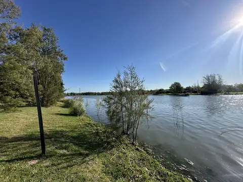 Los Medanos & Bv. Las Olas