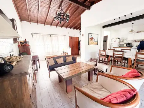 Casa en venta Bella Vista 5 ambientes Con pileta y doble cochera