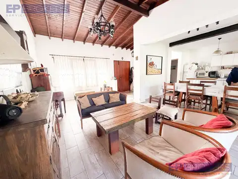 Casa en venta Bella Vista 5 ambientes Con pileta y doble cochera