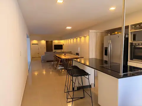 Casa de 2 dormitorios con jardín y pileta en Zona Sur – Rosario