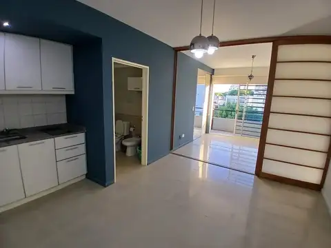 1 1/2 AMB. AL FRENTE DIVISIBLE CON BALCÓN!