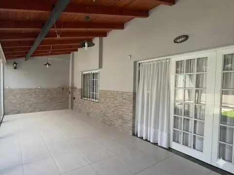 Casa 3 ambientes con 2 baños