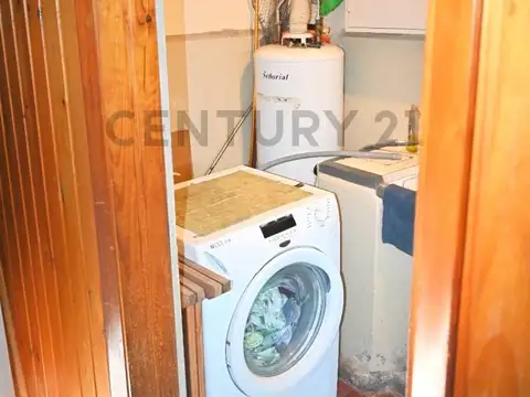 VENTA DE CASA 3 AMBIENTES CON PATIO Y COCHERA EN LOMAS DE ZAMORA