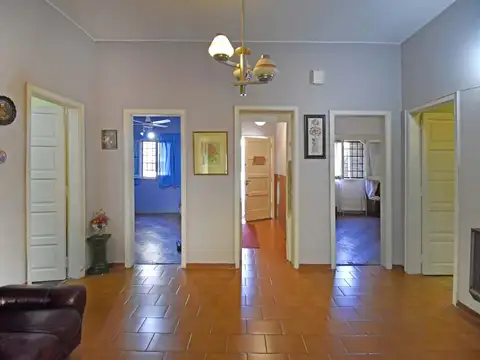 Venta Casa 5 Ambientes Haedo A refaccionar con gran potencial