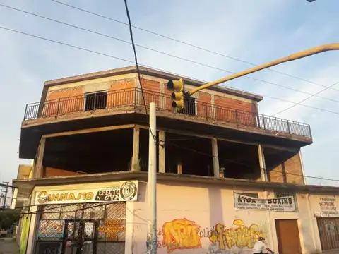 PERMUTA - PISO AL FRENTE A TERMINAR EN VENTA - ISIDRO CASANOVA 