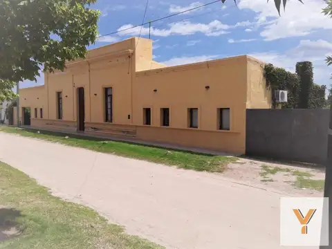 Casa en venta - 4 Dormitorios 2 Baños - Cocheras - 2.187Mts2 - San Pedro, Córdoba