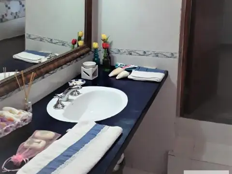 Casa en Venta con 3 cocheras