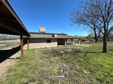 Casa en Venta con 4 cocheras