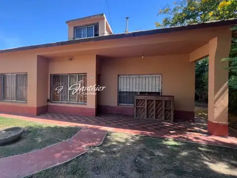Casa en venta c/ cochera en Campana