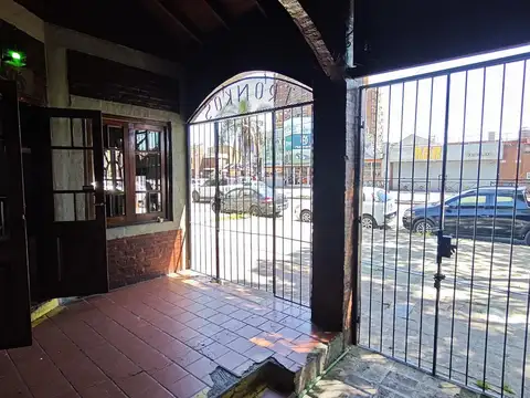 Local en Venta en Sarmiento, USD 207.000