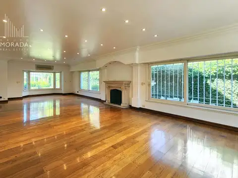 Casa 9 ambientes con 3 baños