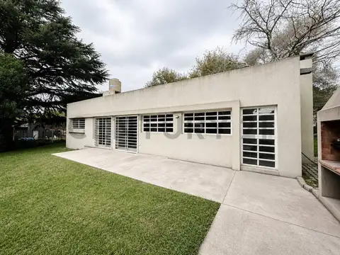 VENTA CASA MODERNA DE 2 AMBIENTES EN COLINA ALEGRE – AMPLIO LOTE