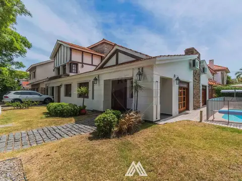 VENTA CASA CARRASCO SUR 4 DORM PISCINA PROX RBLA 