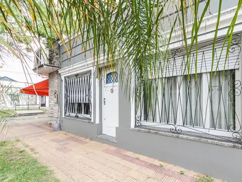 VENTA Casa 3 ambientes con local en Lomas.