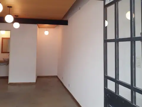 Local en Alquiler en Parque Chacabuco, $ 800.000