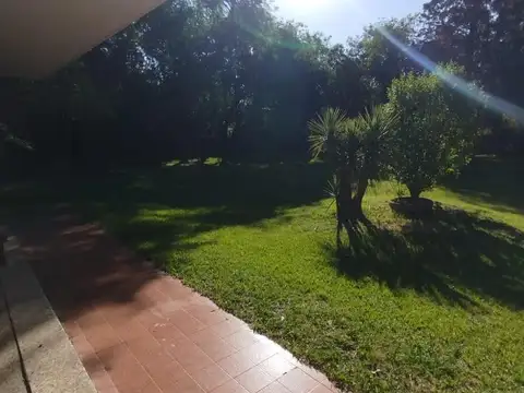 CASA PARA USO COMERCIAL EN ALQUILER (FUNES)
