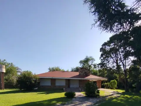 CASA PARA USO COMERCIAL EN ALQUILER (FUNES)