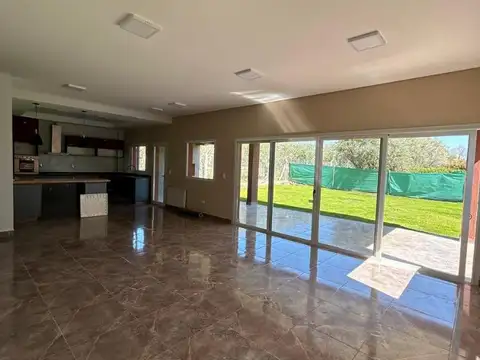 Casa en Alquiler en Luzuriaga, USD 1.450