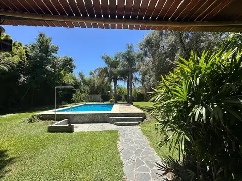 ALQUILER CASA AMUEBLADA EN ALVEAR CON JARDÍN Y PISCINA 