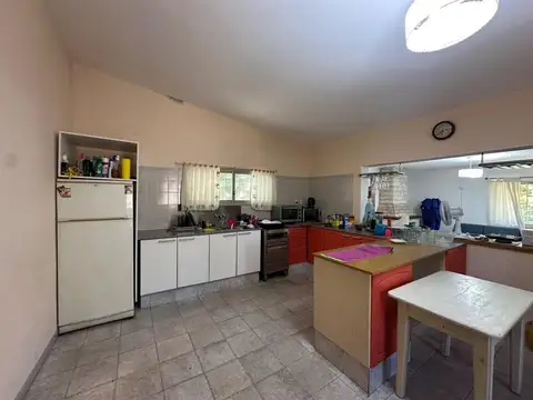 Casa 3 ambientes con 2 baños