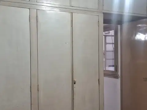 Departamento tipo casa ingreso por pasillo en planta baja con patio sin expensas