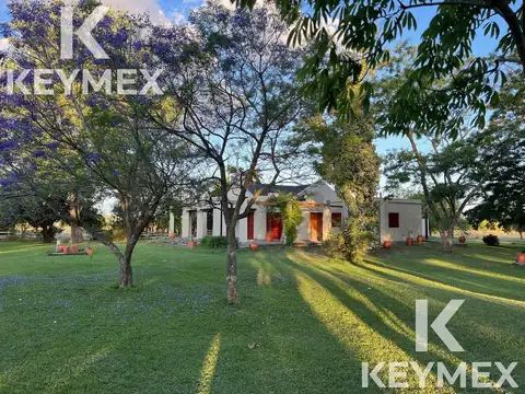 Casa en Alquiler con 1 cochera