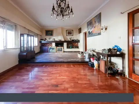 VENTA CASA 4 AMBIENTES, CON TERRAZA, PATIO, QUINCHO Y PARRILLA EN ALMAGRO