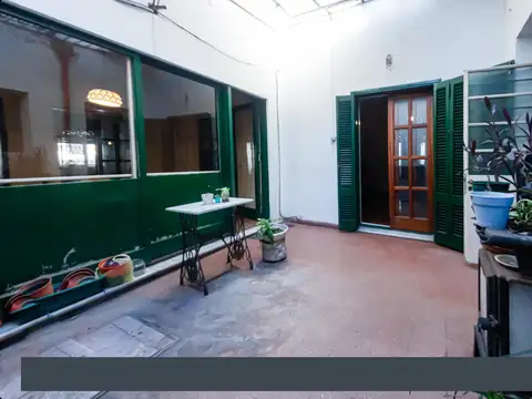 VENTA CASA 4 AMBIENTES, CON TERRAZA, PATIO, QUINCHO Y PARRILLA EN ALMAGRO