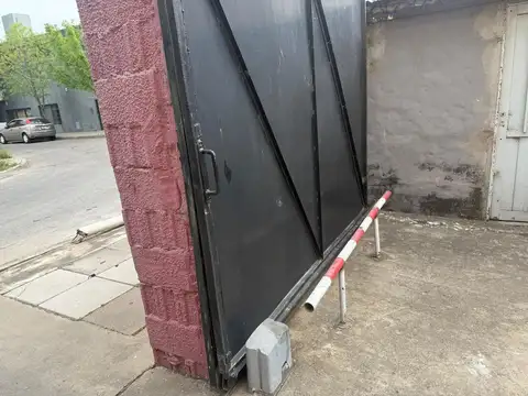 SE VENDE COCHERA EN COMPLEJO FRUCTUOSO RIVERA 3152