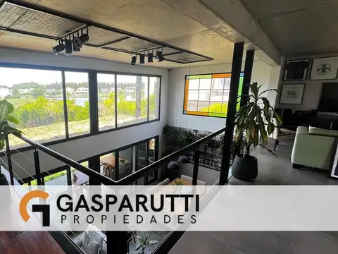 Casa en Venta con 6 cocheras