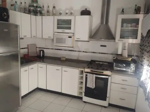 VENTA CASA 3 AMB C/COCHERA IMPECABLE APTO CRÉDITO