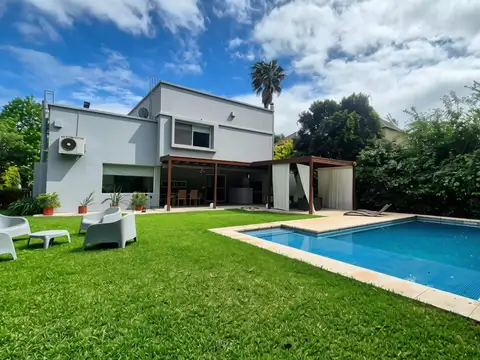 Venta casa 4 ambientes c/ piscina Apto Crédito Barrio Privad
