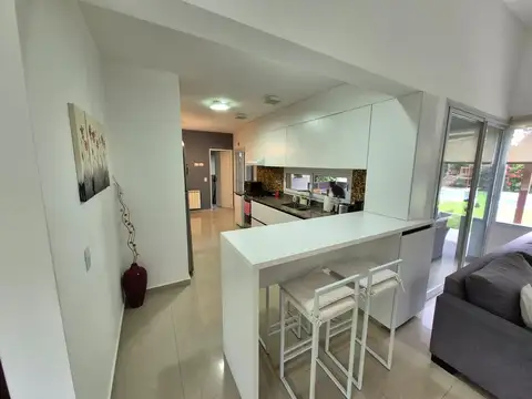 Casa en Venta con 4 cocheras