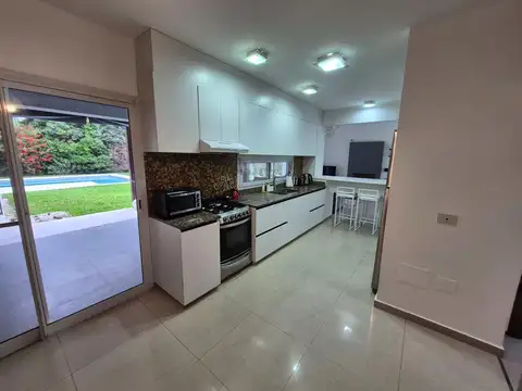 Casa 4 ambientes con 4 baños