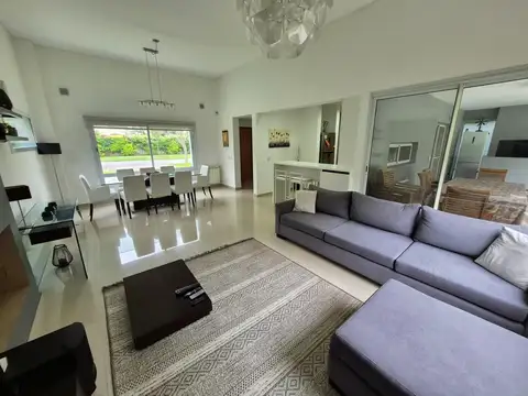 Casa en Venta en Matheu, USD 260.000
