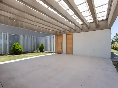 VENTA - CASA DE 3 DORMITORIOS - BARRIO LA RINCONADA, IBARLUCEA