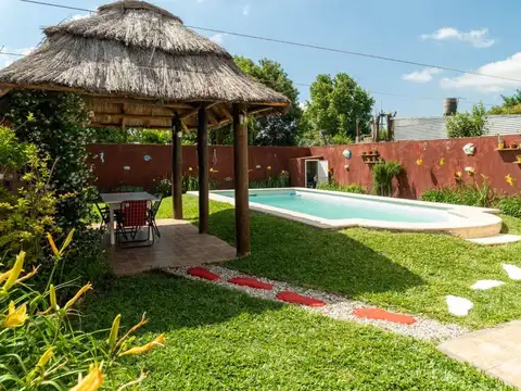 Casa 11 ambientes con 2 baños