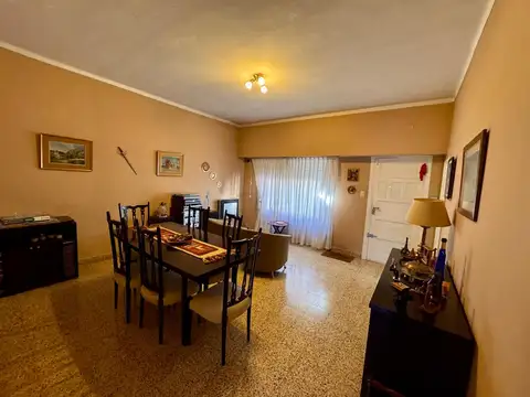 Casa en venta de 5 ambientes en Quilmes.