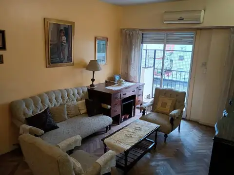 Venta departamento de 4 ambientes en Flores