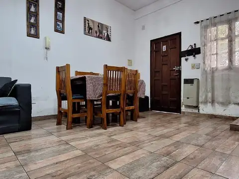 Casa 6 ambientes con 2 baños