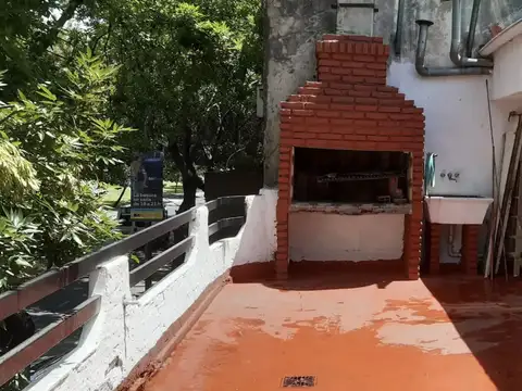 3 AMBIENTES EN PLANTA ALTA + GALPON EN PLANTA BAJA -