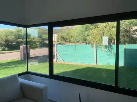 Exclusiva casa en venta- Los quebrachos