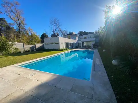 CASA EN VENTA :: PARQUE LELOIR :: 6 AMBIENTES